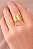 Bague Pyn – Bague dorée martelée ajustable en acier inoxydable