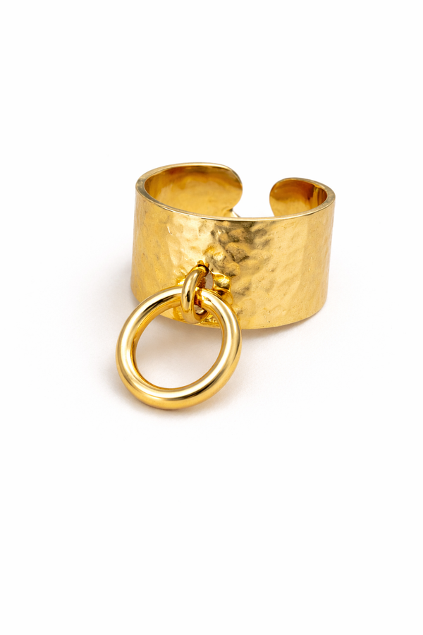Bague Pyn – Bague dorée martelée ajustable en acier inoxydable