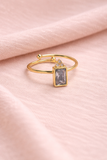 Bague Emro – Bague dorée ajustable avec pierre rectangulaire