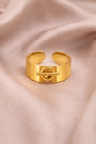 Bague Olivia – Bague dorée ajustable au design moderne